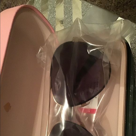 Beautiful Kate spade sunglasses - Picture 2 of 5